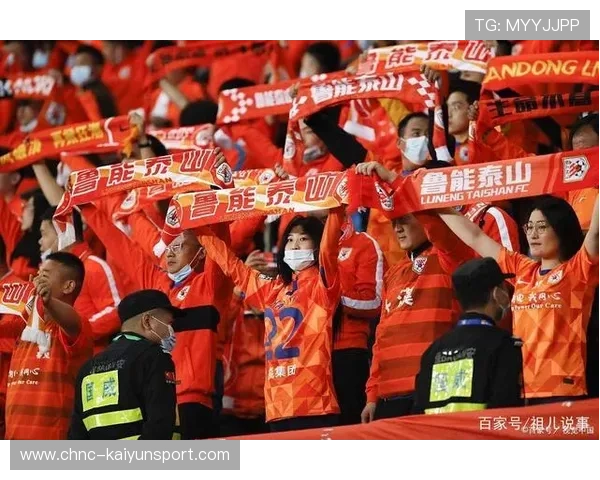 山东泰山通过边路传中持续给对方施压