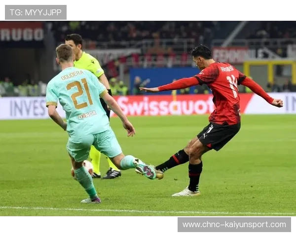 吉鲁补射门前抢点AC米兰庆祝胜利